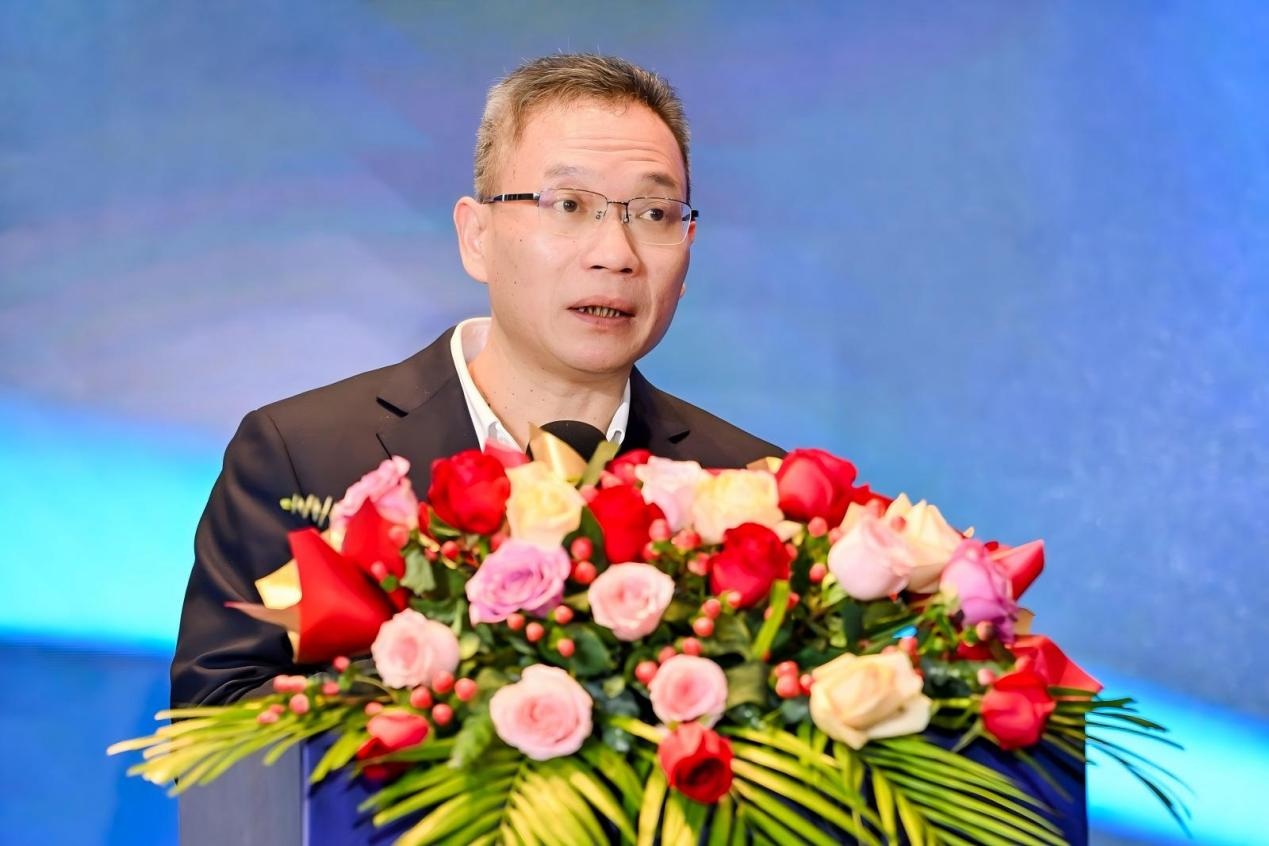 华厦眼科首发上市蔡司小瞳堡镜片,开启精准近防新阶段 华厦眼科首发上市蔡司小瞳堡镜片,开启精准近防新阶段