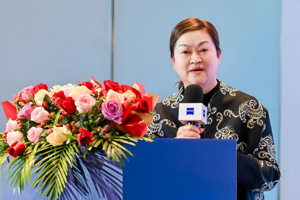 华厦眼科首发上市蔡司小瞳堡镜片,开启精准近防新阶段 华厦眼科首发上市蔡司小瞳堡镜片,开启精准近防新阶段